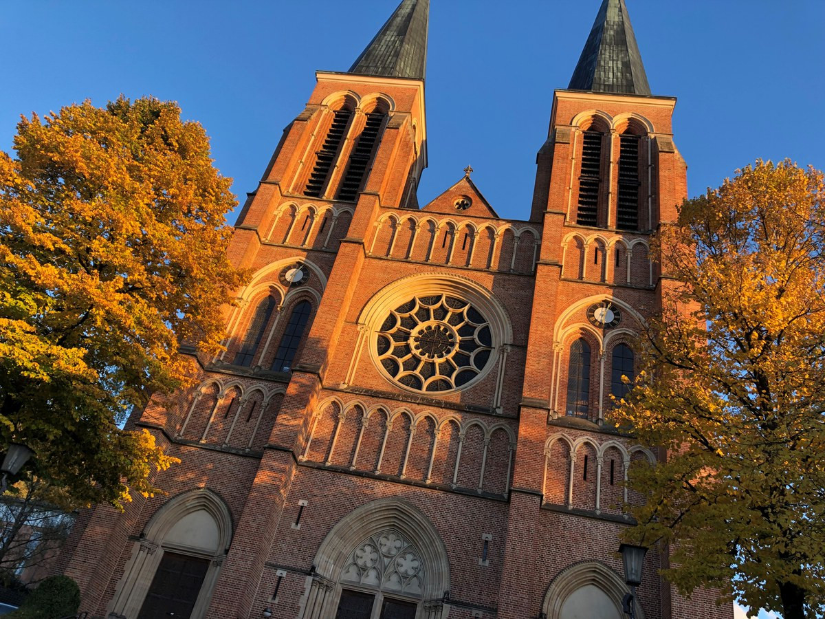 Herz Jesu Kirche Herbst(c)Musik-in-Herz-Jesu.jpg